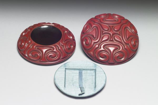 剔紅如意雲紋圓盒