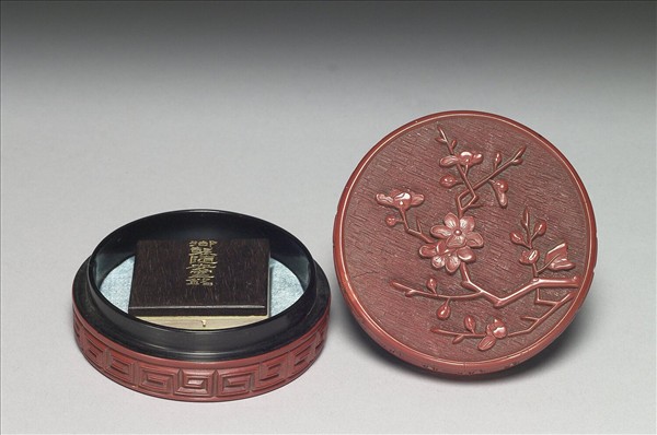 剔紅梅花圓盒