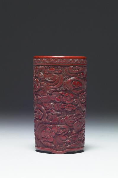 剔紅梅花水波紋筆筒