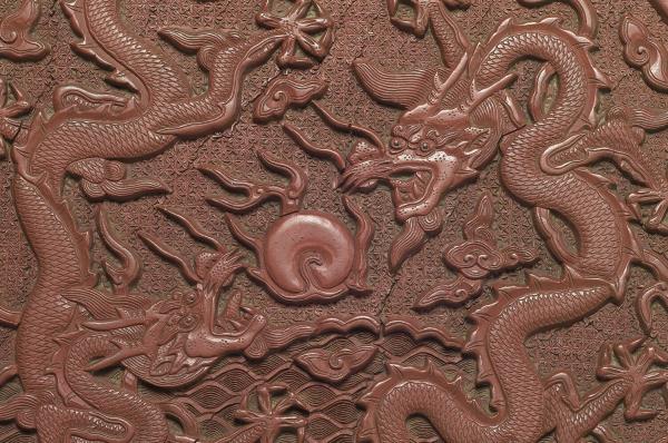 剔紅雙龍戲珠盤