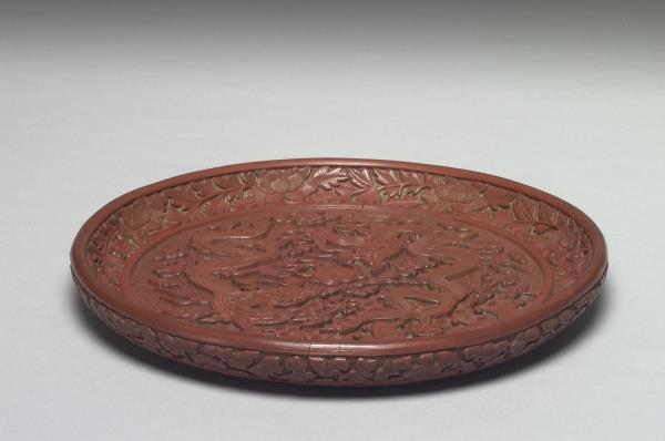 剔紅雙龍戲珠盤