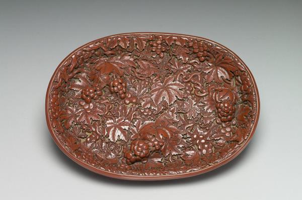 剔紅葡萄紋橢圓盤