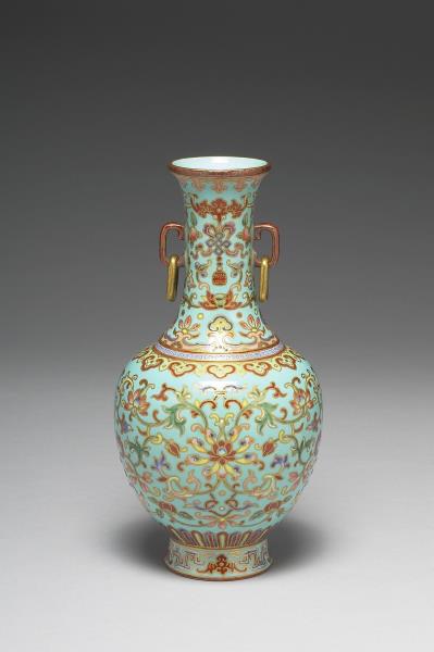 粉彩綠地描金番蓮紋雙耳瓶