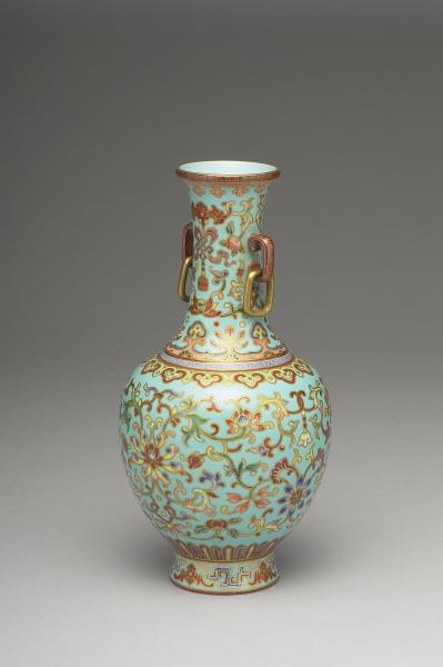 粉彩綠地描金番蓮紋雙耳瓶