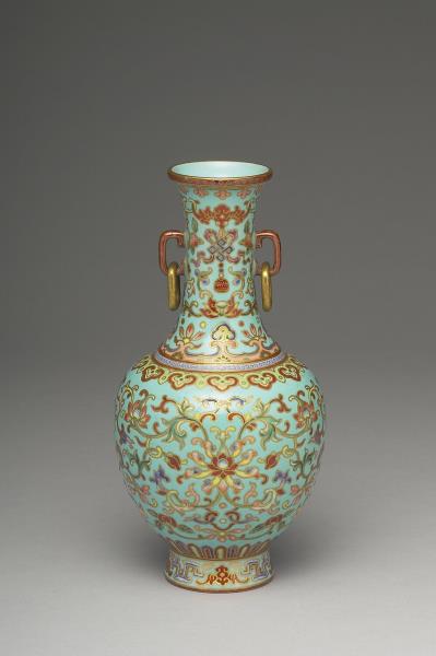 粉彩綠地描金番蓮紋雙耳瓶