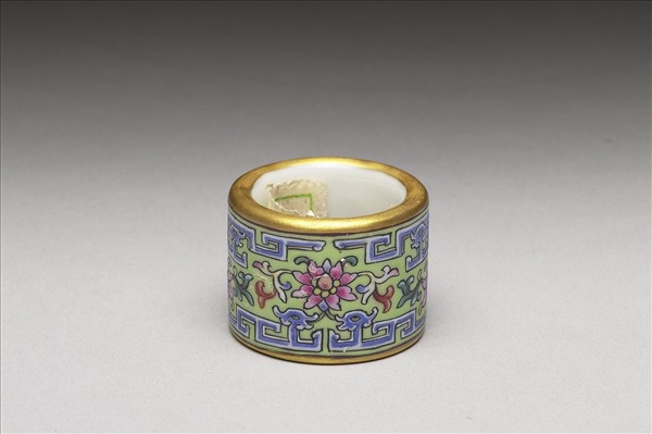 粉彩花卉紋扳指