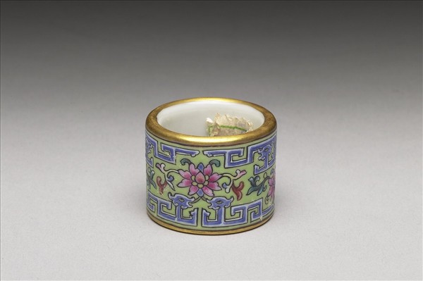 粉彩花卉紋扳指