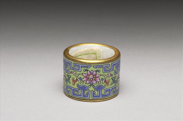 粉彩花卉紋扳指