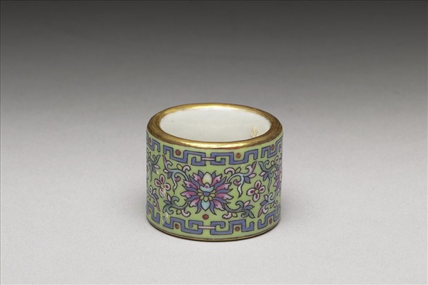 粉彩花卉紋扳指