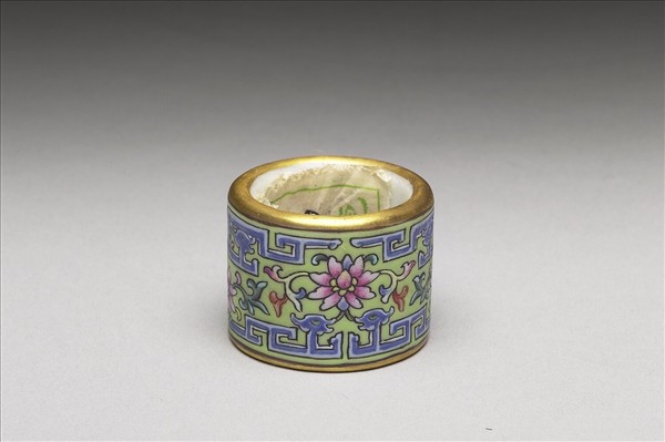 粉彩花卉紋扳指
