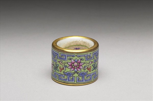 粉彩花卉紋扳指