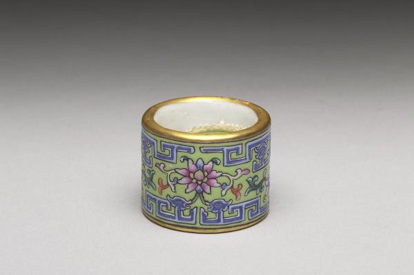 粉彩花卉紋扳指