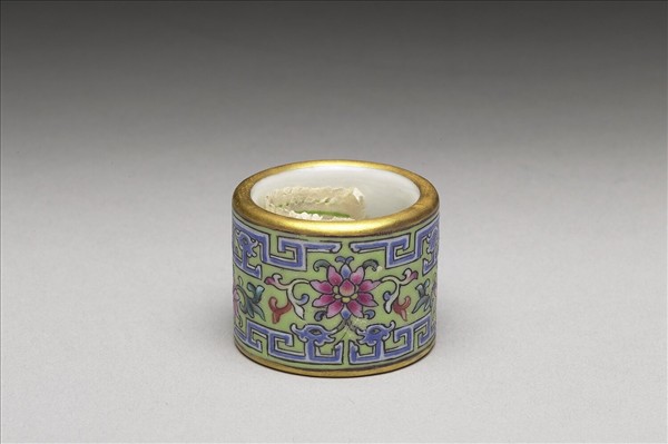 粉彩花卉紋扳指