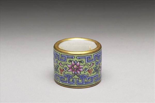 粉彩花卉紋扳指