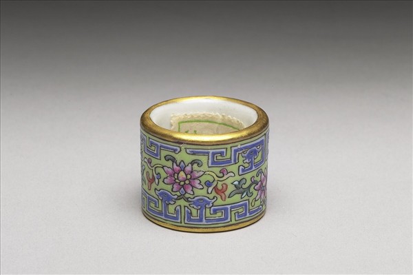 粉彩花卉紋扳指