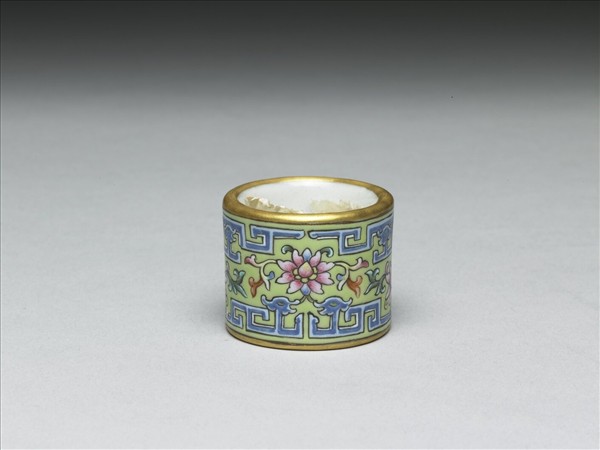粉彩花卉紋扳指