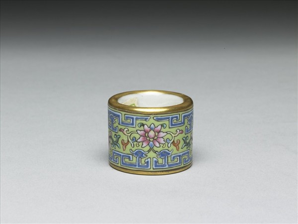 粉彩花卉紋扳指