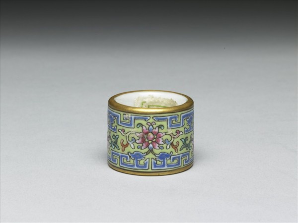 粉彩花卉紋扳指