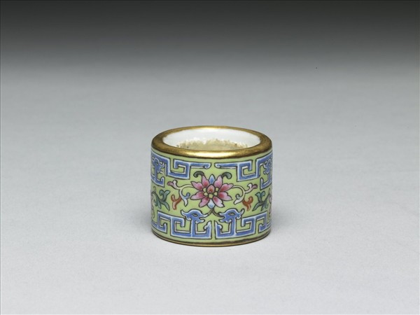 粉彩花卉紋扳指