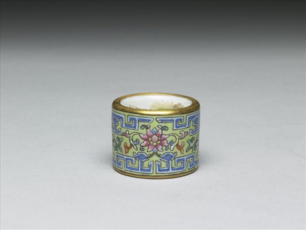 粉彩花卉紋扳指