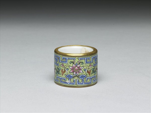 粉彩花卉紋扳指