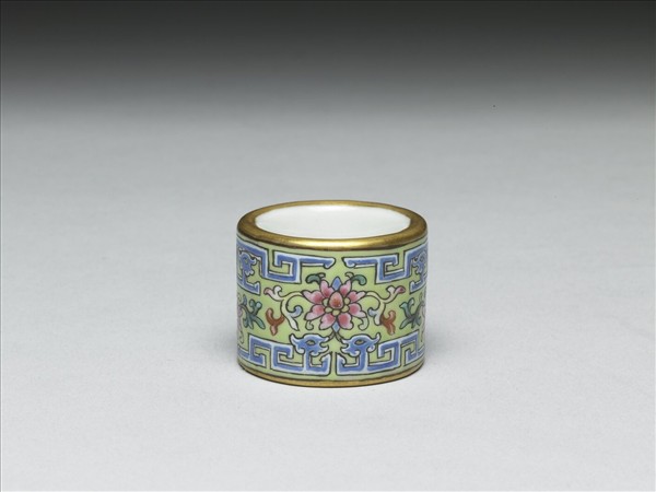粉彩花卉紋扳指