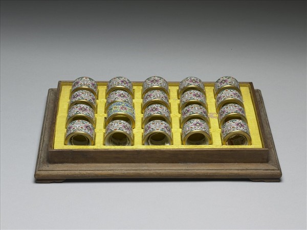 粉彩花卉紋扳指