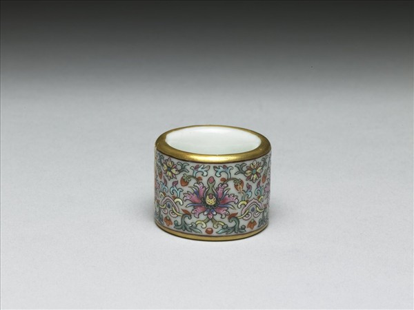 粉彩花卉紋扳指