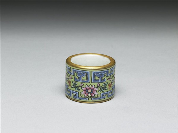 粉彩花卉紋扳指