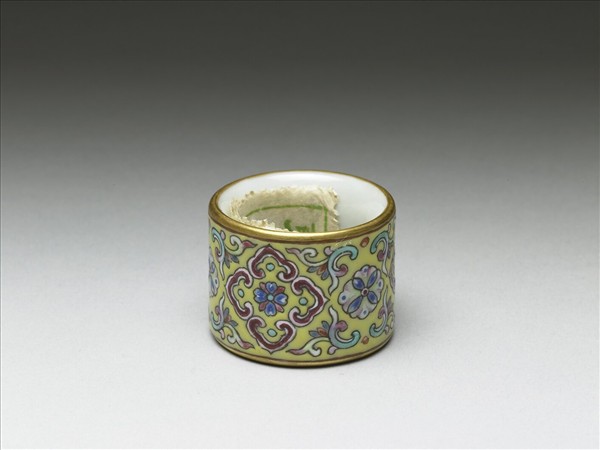 粉彩花卉紋扳指