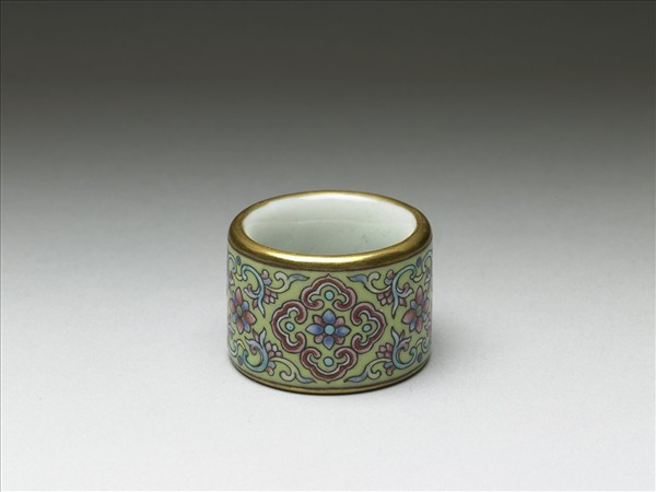 粉彩花卉紋扳指