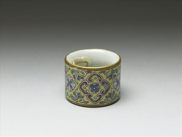 粉彩花卉紋扳指