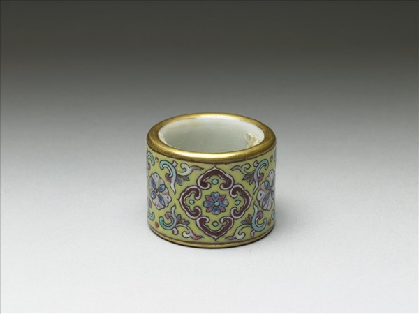 粉彩花卉紋扳指