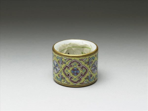 粉彩花卉紋扳指