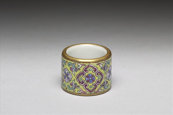 粉彩花卉紋扳指