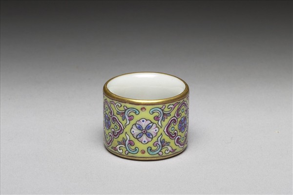 粉彩花卉紋扳指