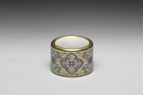 粉彩花卉紋扳指