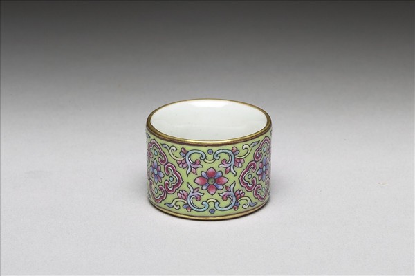 粉彩花卉紋扳指