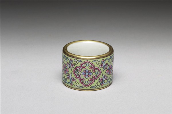 粉彩花卉紋扳指