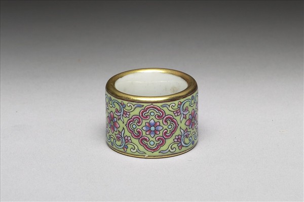 粉彩花卉紋扳指