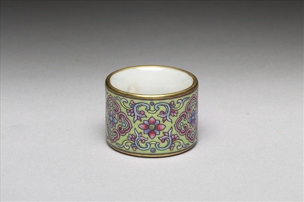 粉彩花卉紋扳指