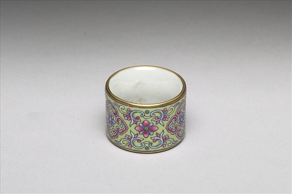 粉彩花卉紋扳指