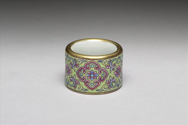 粉彩花卉紋扳指