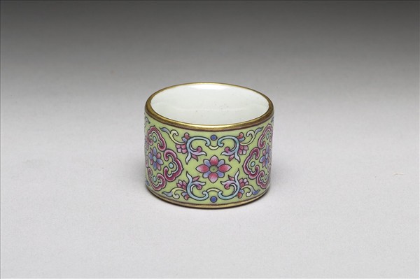 粉彩花卉紋扳指