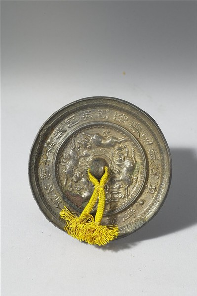 「明心」瑞獸紋鏡