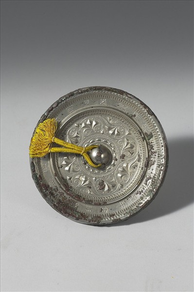 「明心」瑞花紋鏡