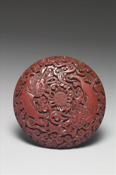 剔紅牡丹長頸瓶