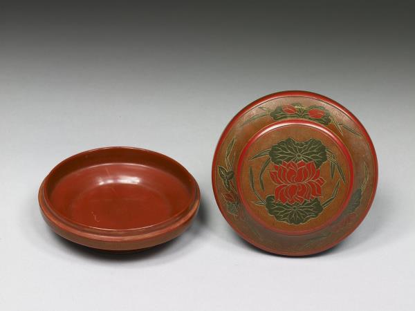 鎗金填漆荷花圓盒