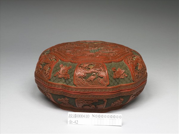 剔彩耕作圖瓣式盒