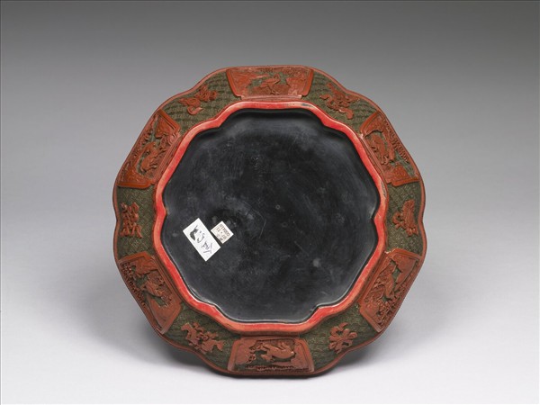 剔彩耕作圖瓣式盒